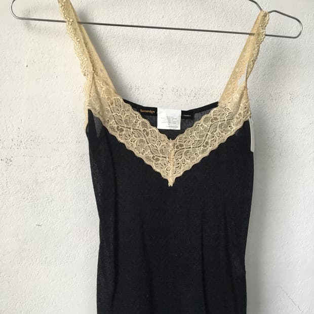Lace point sleeveless