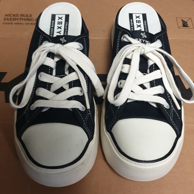 젝시믹스 X-클라우드 캔버스 뮬 스니커즈 하프블랙 (240)