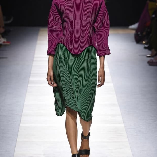 이세이미야케 웨이브 플리츠 탑