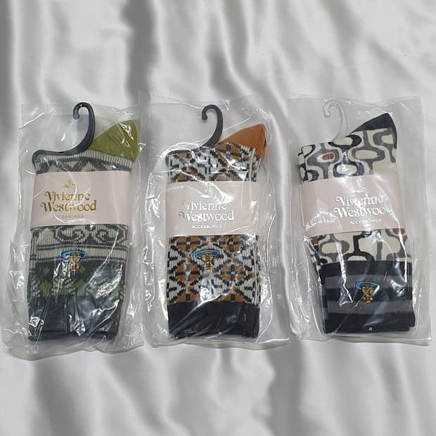 올리브 그레이 겨자 브라운 플라워 사각 도형 비비안웨스트우드 양말 