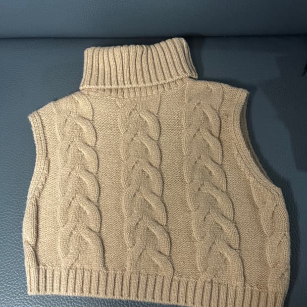 자라 목폴라 꽈배기 니트 조끼 M