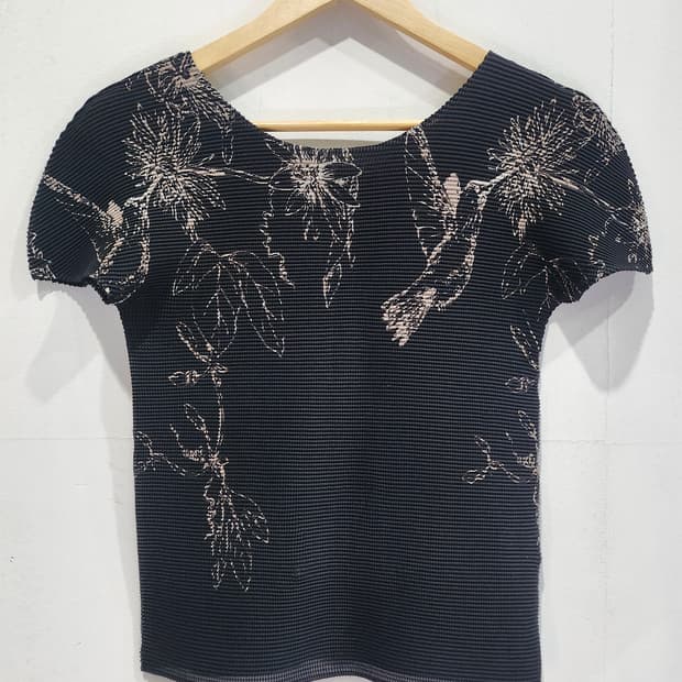 이세이미야케 플리츠 꽃무늬 반팔 티셔츠 Free 정품