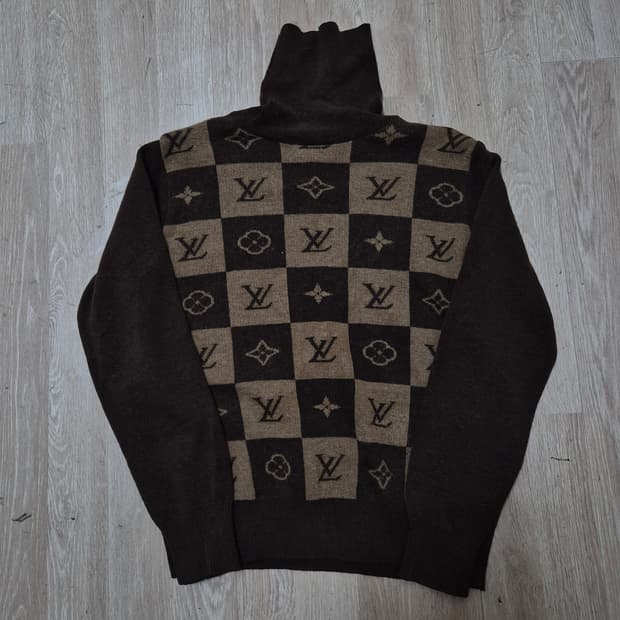 루이비통 여성 모노그램 사각 패턴 터틀넥 니트 (38)