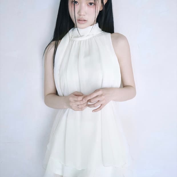 레이즈미야 유이 러플 블라우스 아이보리