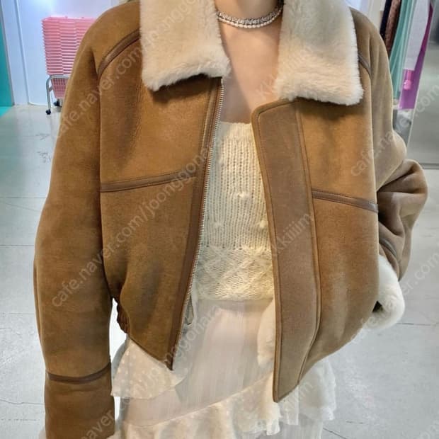 인스턴트펑크 21FW 보머 숏 무스탕