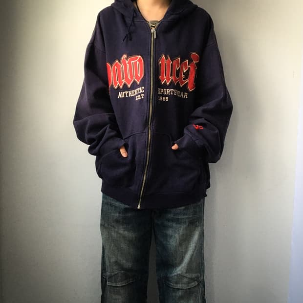 Lettering point hood zip up