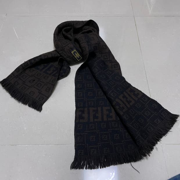 FENDI 펜디 더블페이스 울 머플러 (데미지세일!)