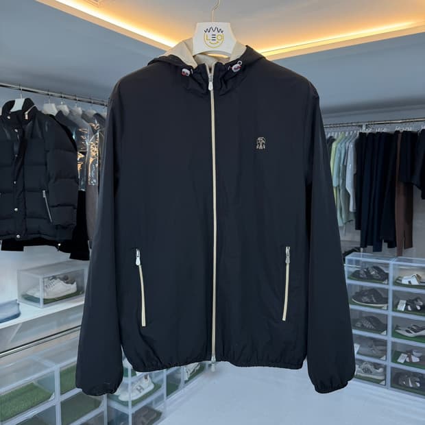 [리오브] 브루넬로 쿠치넬리 엠브로이더드 자수 로고 윈드브레이커 바람막이