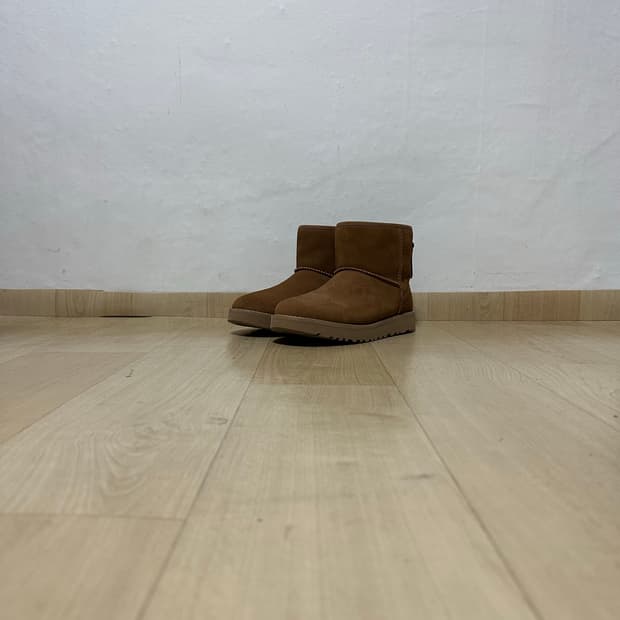 어그 UGG 미니 로고 집업 부츠 체스터넛 