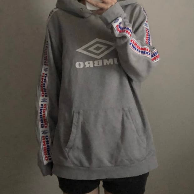 엄브로 사이드라인 후드티