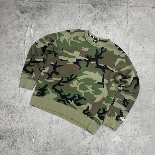 나이키 카모플라주 맨투맨