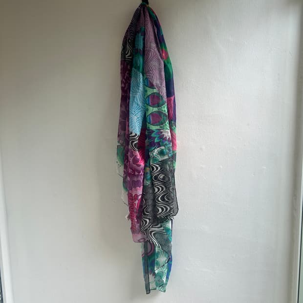 데시구알 스카프 