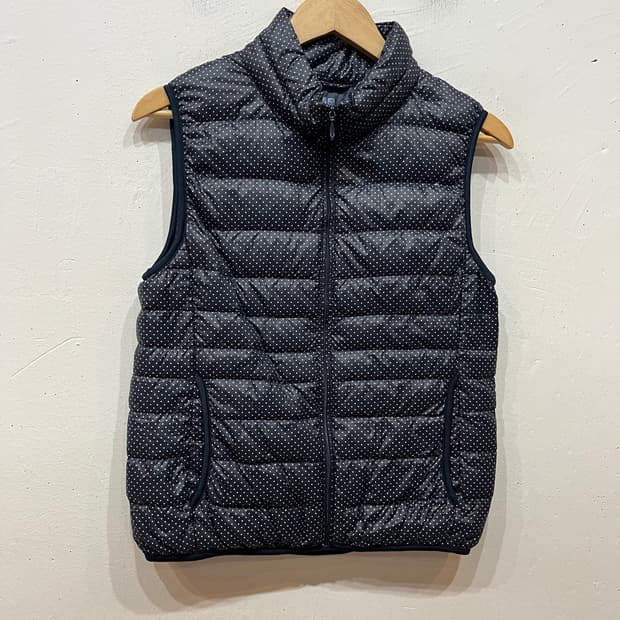 유니클로 도트 땡땡이 다운 패딩 조끼 네이비 우먼즈
