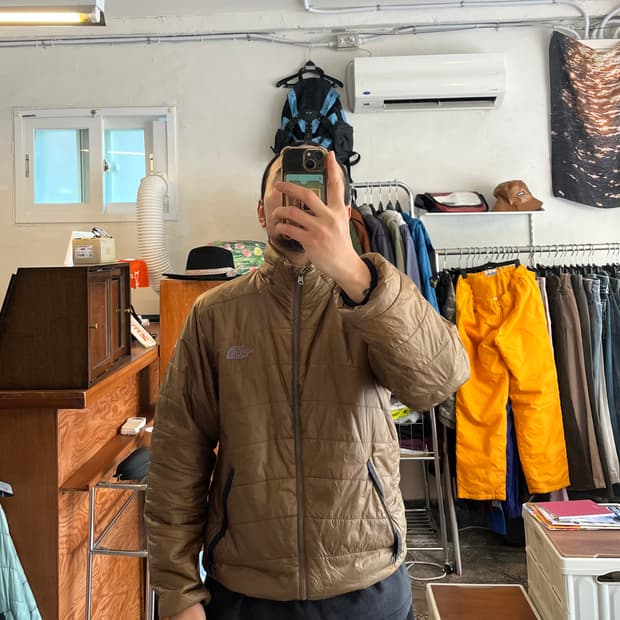 노스페이스 센터로고 브라운 경량패딩 