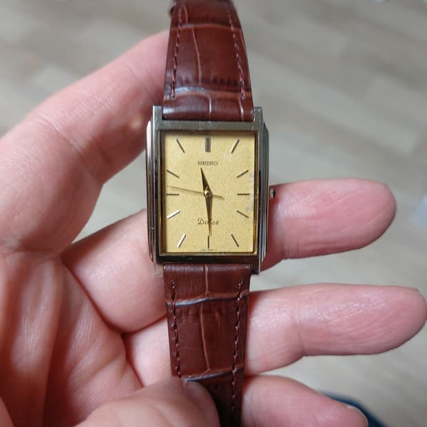 세이코 Dolce 사각 금장 가죽 시계