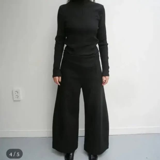 eonts 애옹쓰 지퍼 터틀넥 탑 블랙