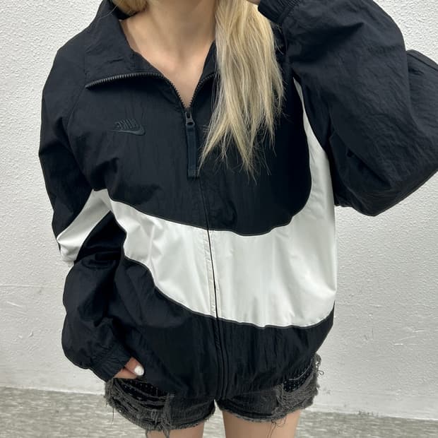 나이키 빅스우시 블랙 바람막이 M