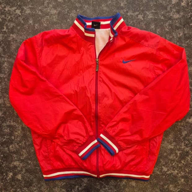 나이키 팀 바람막이 자켓 L 사이즈입니다