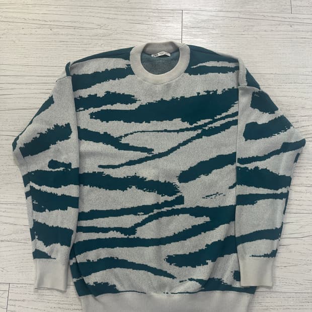 자라 줄무늬 자카드 스웨터