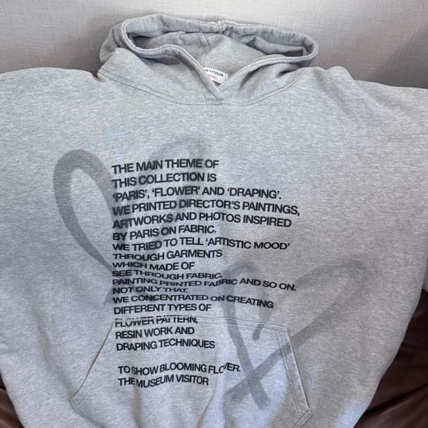 더뮤지엄비지터 후드티 