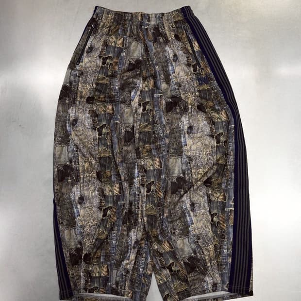 니들스 HD트랙 팬츠 프린트