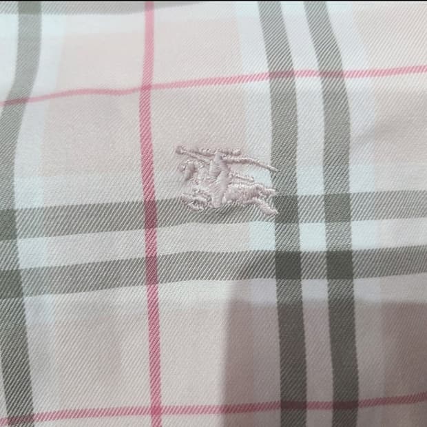 버버리 핑크색 체크셔츠
