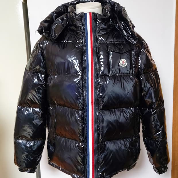 남성 구스다운 유광 블랙 패딩(110)

