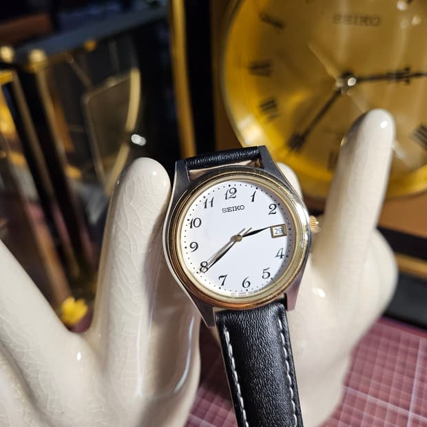 빈티지 세이코 가죽 쿼츠 시계