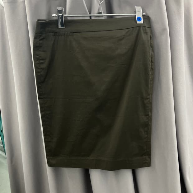 미니멀 백 슬릿 미디 스커트