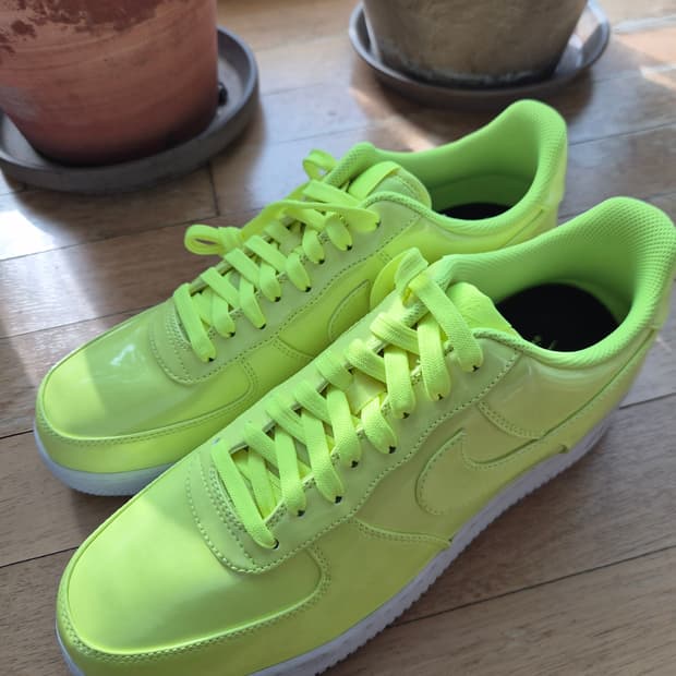 나이키 네온 포스