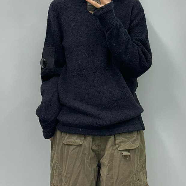 Cp컴퍼니 렌즈 블랙 부클 니트