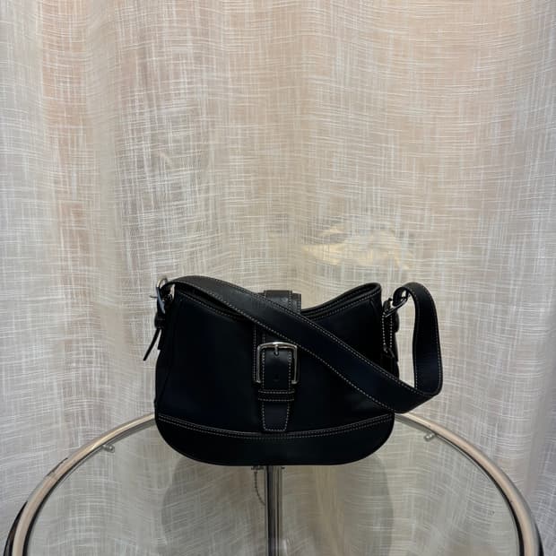 정품 코치 스티치 버클 숄더백    