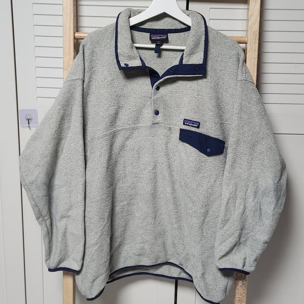 10s 파타고니아 신칠라 스냅-T 그레이/네이비