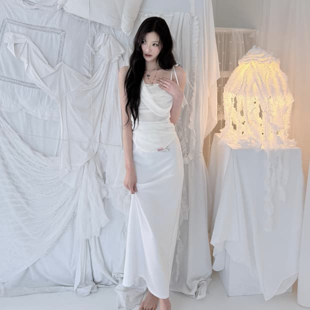 미개봉) 뉴얼린 글로우 쉬폰 셔링 슬리브리스 블라우스 화이트