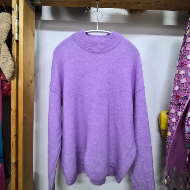 second female 모헤어니트