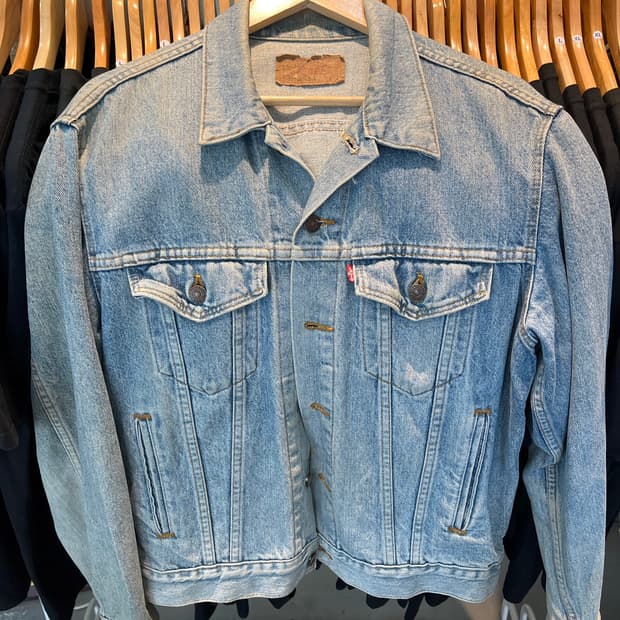 Vinatge 80s Levi’s denim trucker jacket