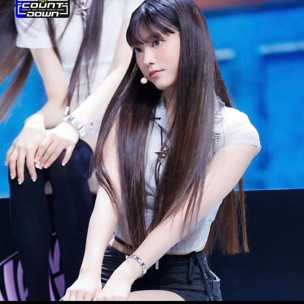 Hyeinseo Badge