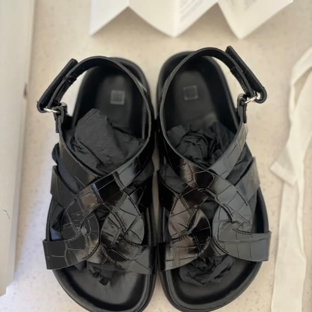 TOTEME 토템 레더 스트랩 샌들 eu36 / 230사이즈