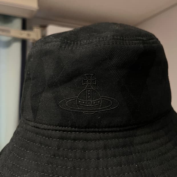 비비안웨스트우드 버킷햇