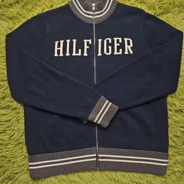 타미힐피거 빅로고 배색 집업 니트