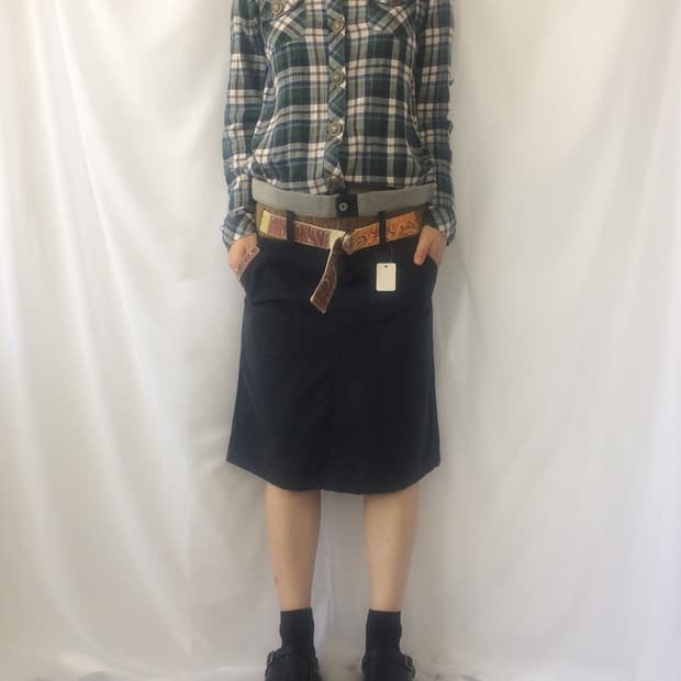 Button point check pattern shirt
