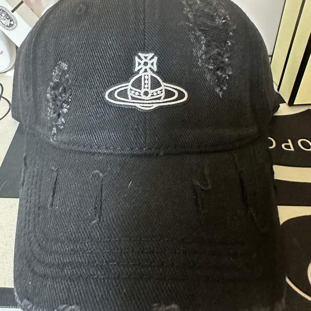 비비안웨스트우드 블랙 데미지 볼캡