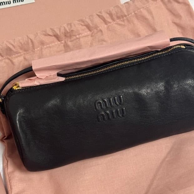 미우미우 나파 가죽 백