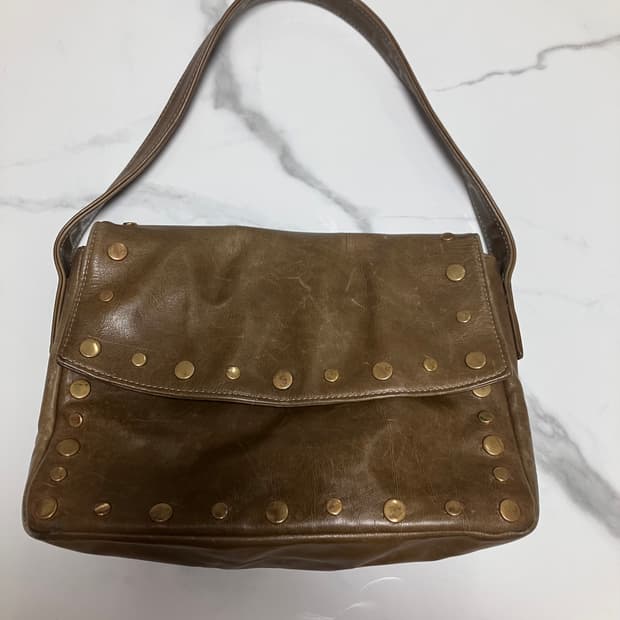 KOOBA 올리브 그린 가죽 스터드 숄더백