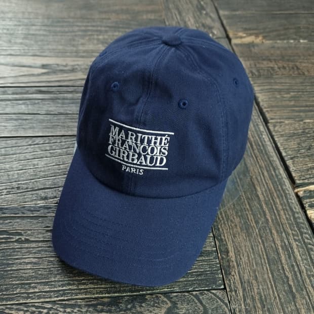 [마리떼프랑소와저버] 빅로고 자수 볼캡 네이비 M18615