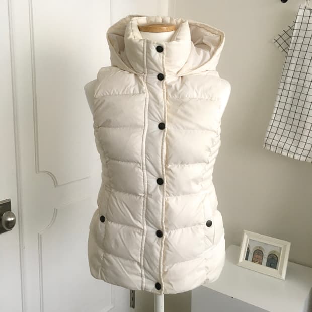 아베크롬비 아이보리 패딩조끼