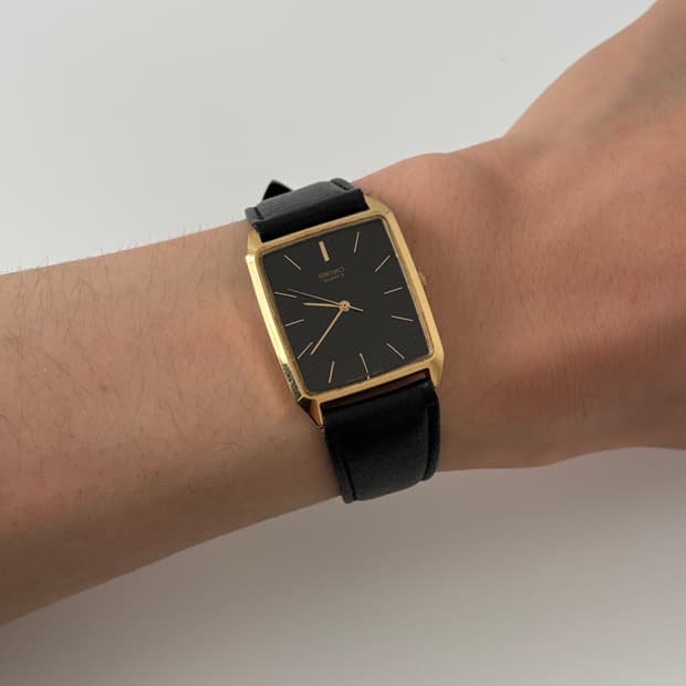 80s black dial gold square quartz