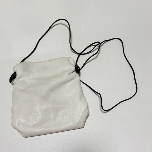 핸드 메이드 레더 스트링 미니 크로스 백 가방 화이트