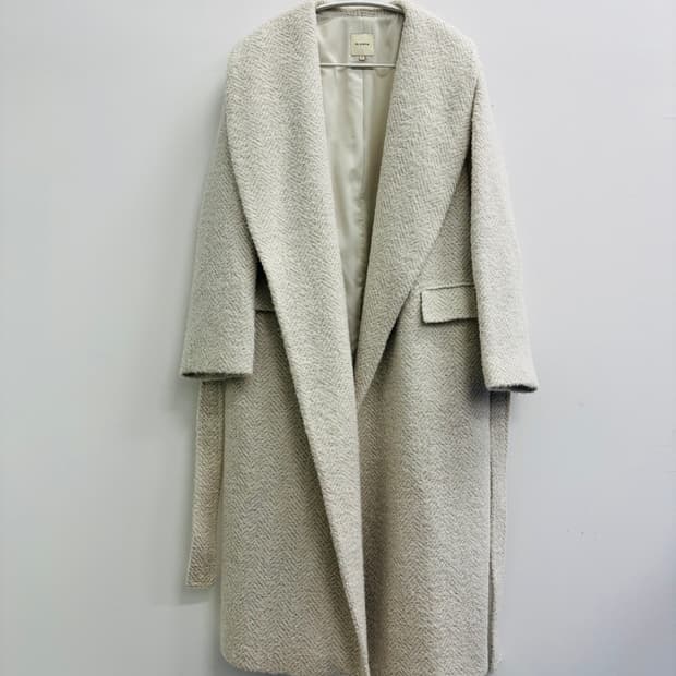 블루민(BLUMIN) 해링본 꾸안꾸 핸드메이드 로브 코트