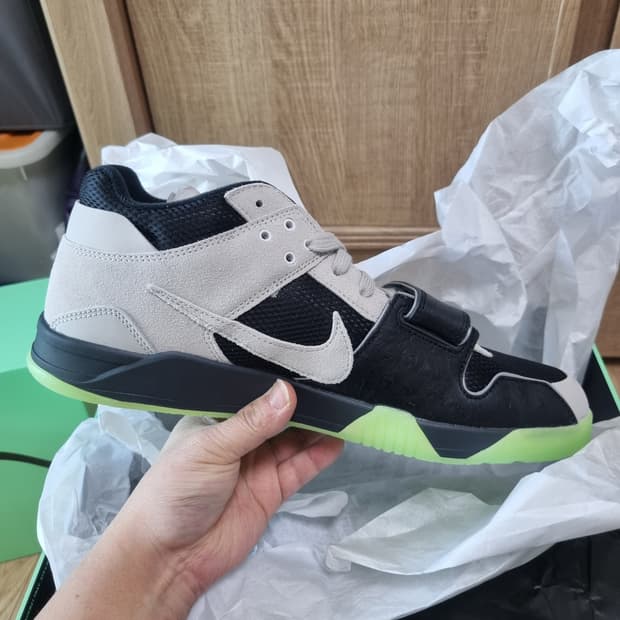 조던 x 트래비스 스캇 x 체이스 B 점프맨 잭 TR 블랙 나이트 305